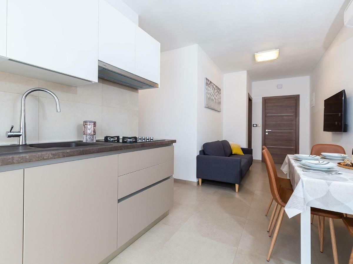 Apartments Gioia Porec Bagian luar foto