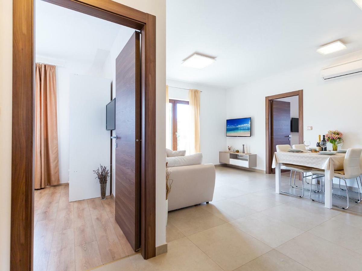 Apartments Gioia Porec Bagian luar foto