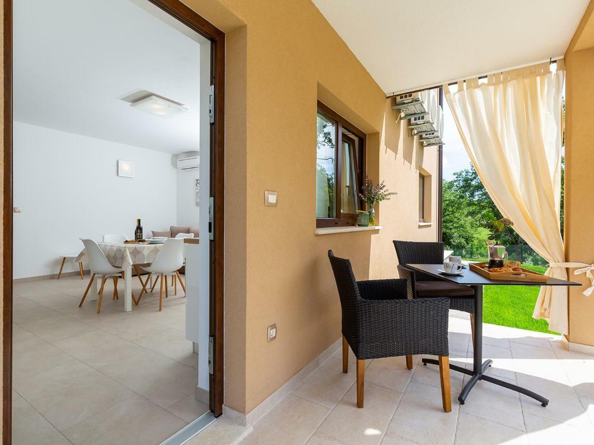Apartments Gioia Porec Bagian luar foto