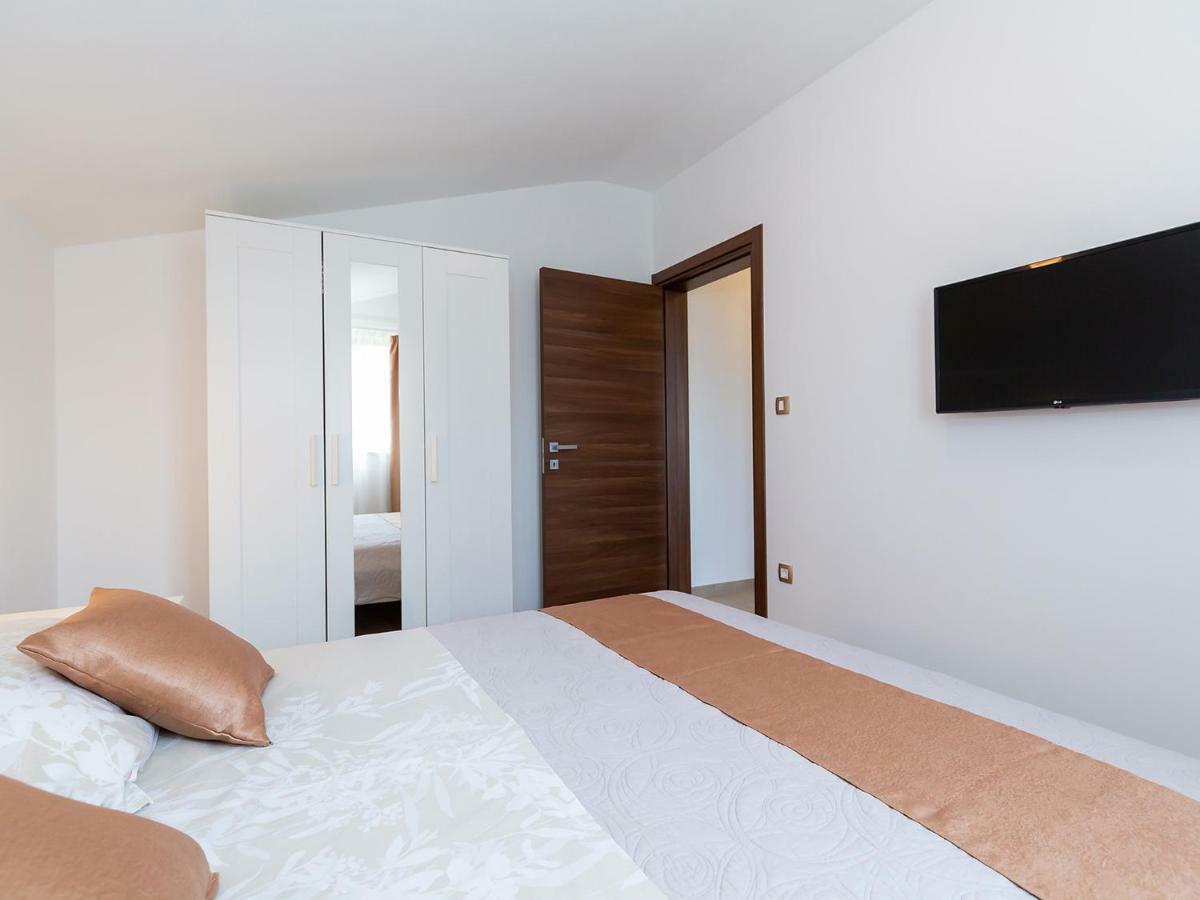 Apartments Gioia Porec Bagian luar foto