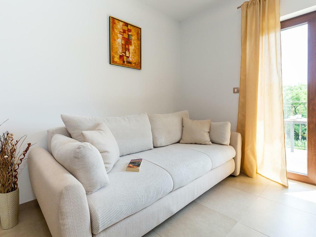 Apartments Gioia Porec Bagian luar foto