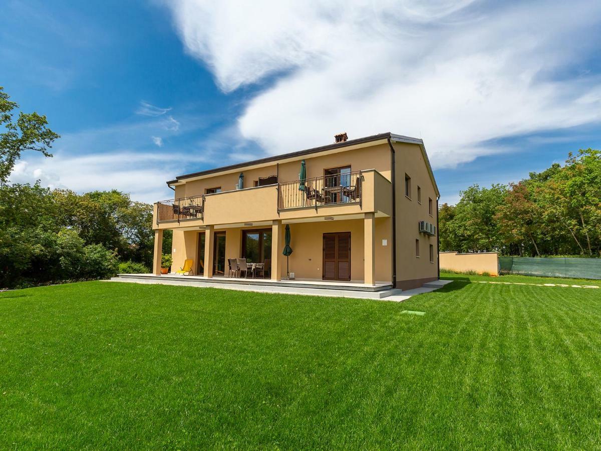 Apartments Gioia Porec Bagian luar foto