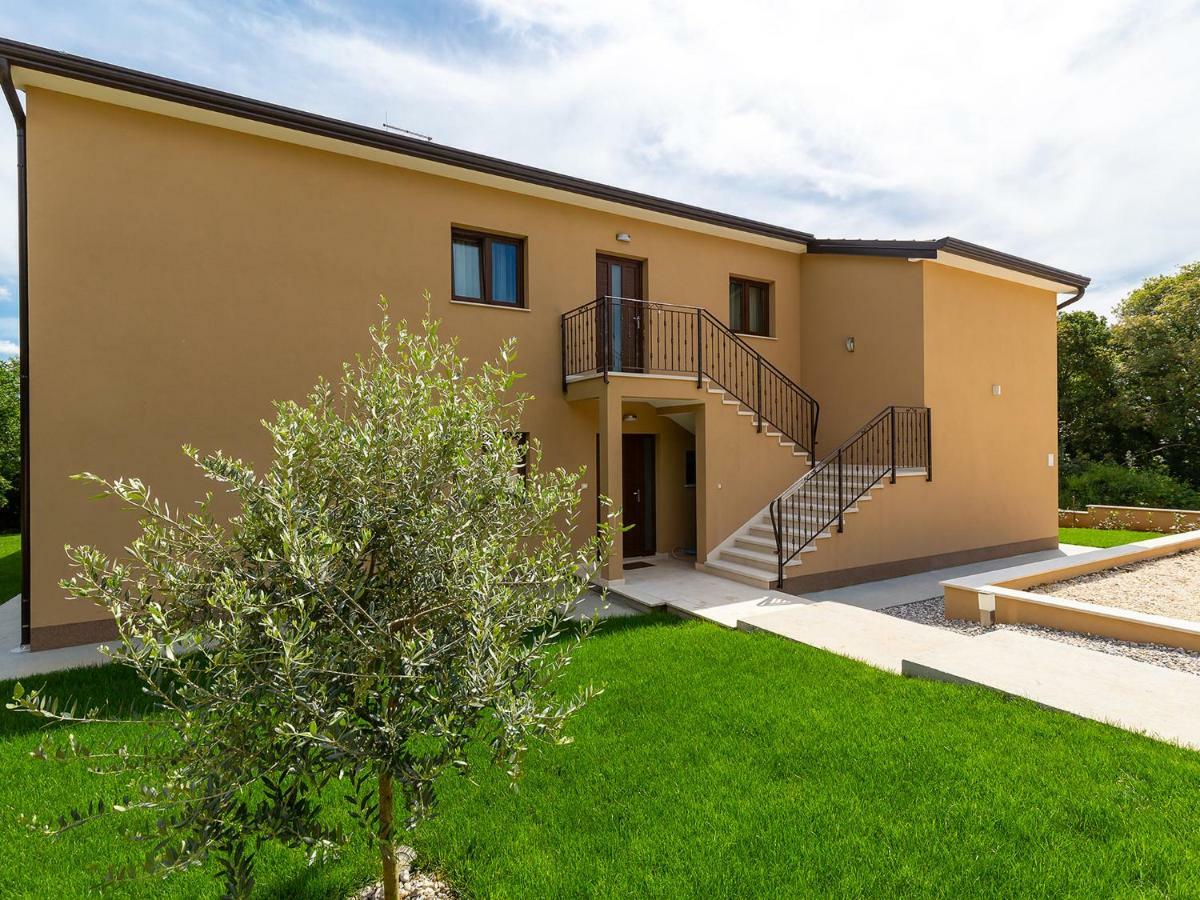Apartments Gioia Porec Bagian luar foto